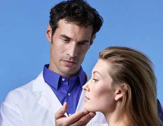 HOW TO CARE FOR ALLERGY-PRONE SKIN