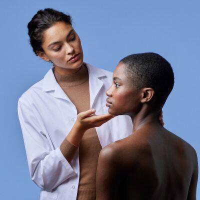 SIGNS OF OILY SKIN