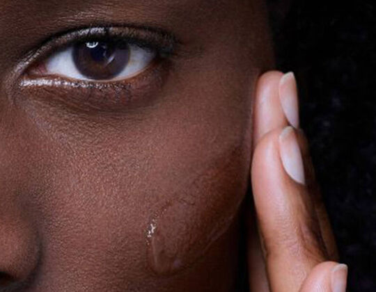 HOW TO CARE FOR ALLERGY-PRONE SKIN